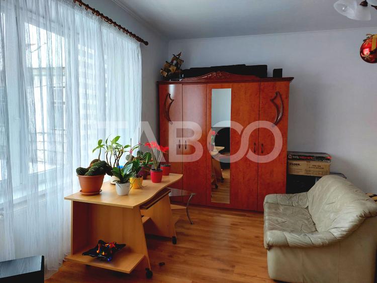 Casa si curte pretabila pentru 2 familii 980 mp teren liber Cisnadie