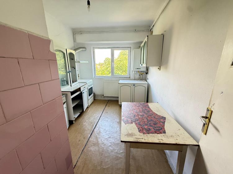 Apartament 3 camere decomandat spatios Medgidia, zona VS-uri