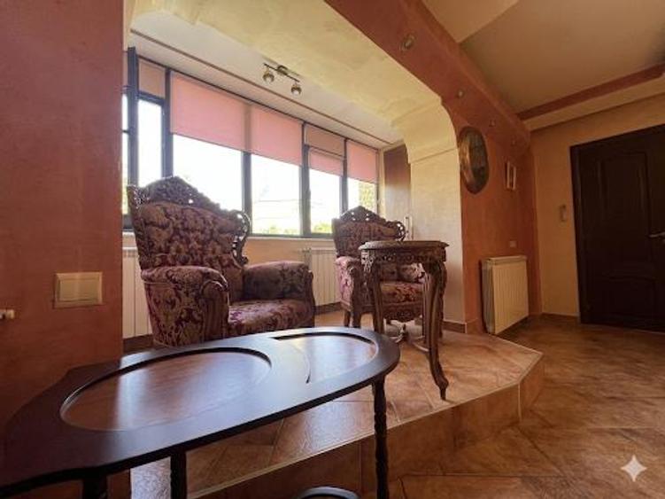 Apartament spectaculos, bloc tip vilă, Târgu Cucu