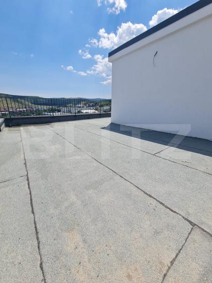 Casa de vanzare, cu 5 camere, 200 mp utili, 245 mp de teren, zona Teilor