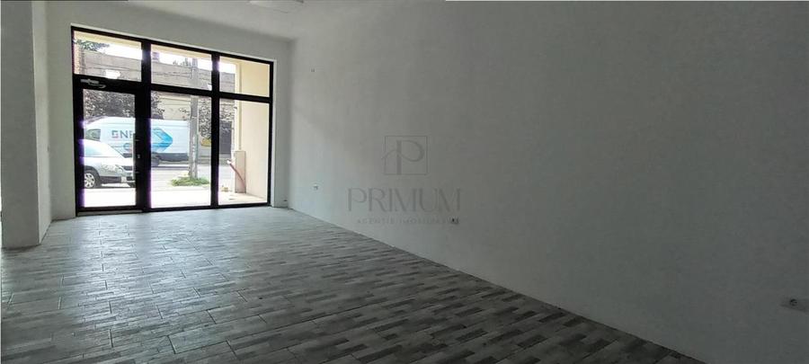 Spatiu Comercial cu 3 usi din sticla si vitrine mari - Elisabetin