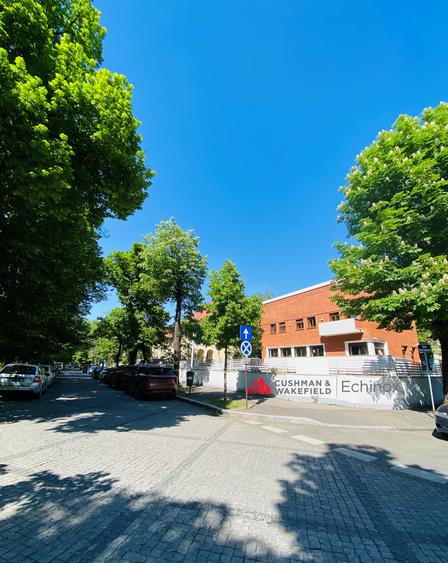 Imobil de birouri de vanzare pe Blvd. Aviatorilor