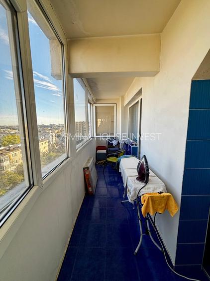 Se vinde in Malu Rosu ap decomandat,doua camere,et8/10,pret 64000 negociabil. - 8
