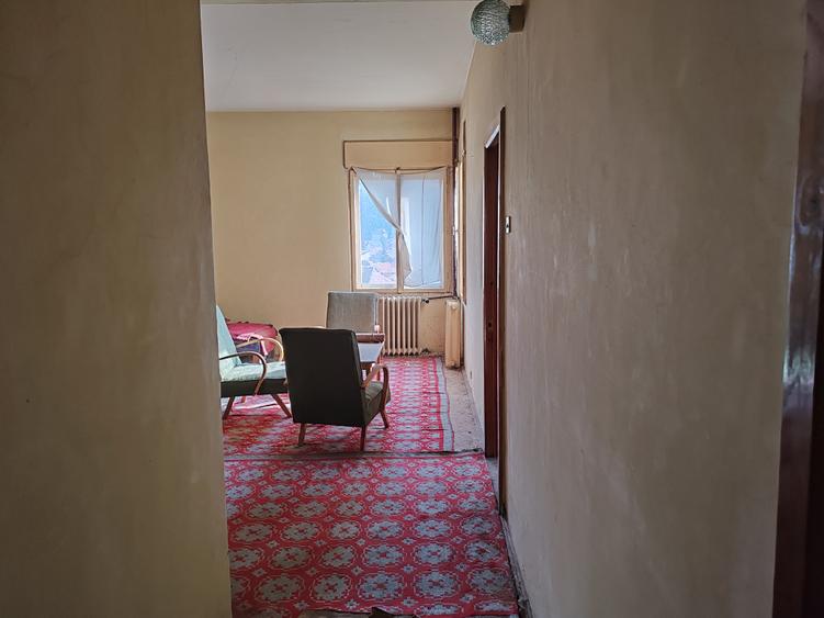 Apartament 5 camere pozitie deosebita zona Colinei