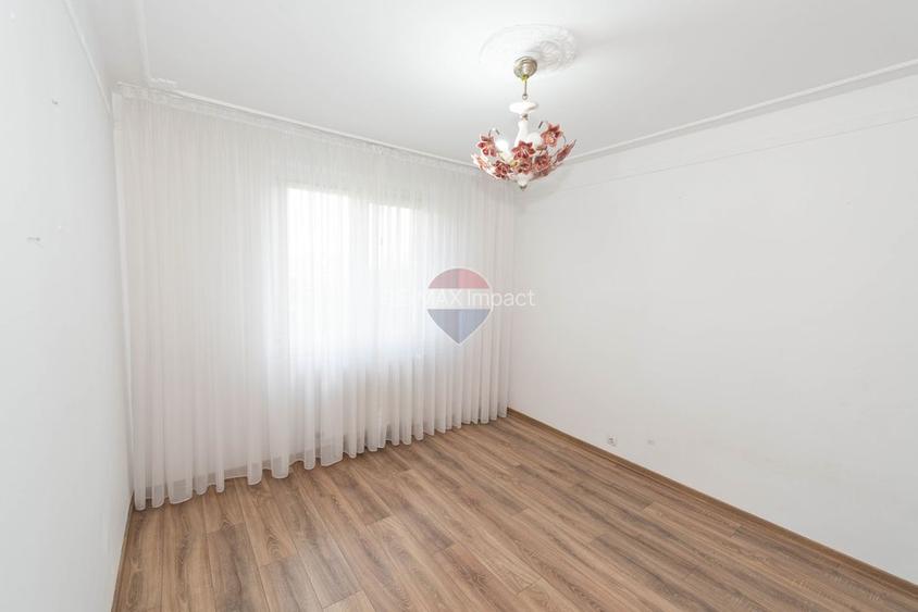 Apartament 3 camere de vanzare, balcon, renovat,  Berceni, sector 4 - 13