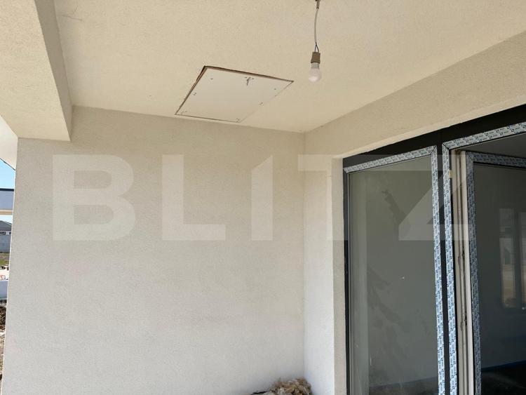 Vand casa individuala Santandrei cu gard de imprejmuire din placi de beton