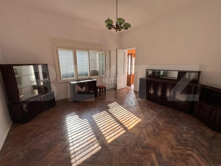 Casă spațioasă cu 6 camere, teren 700 mp, garaj și terasă - 8
