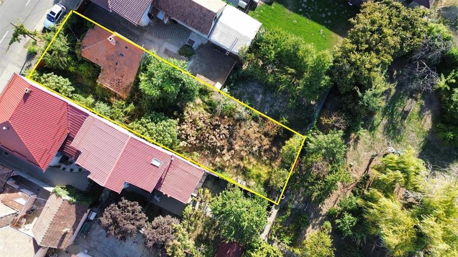 Loc de casa zona Parneava - Intim