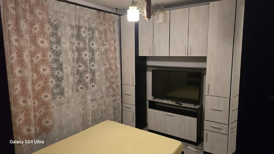 Inchiriez apartament 3 cam