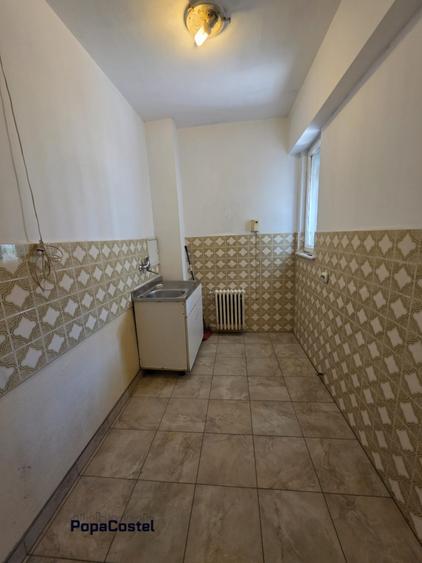Piata Romana la metrou 2 camere decomandate 46,68 mp etaj 4/8 nemobilat, lift