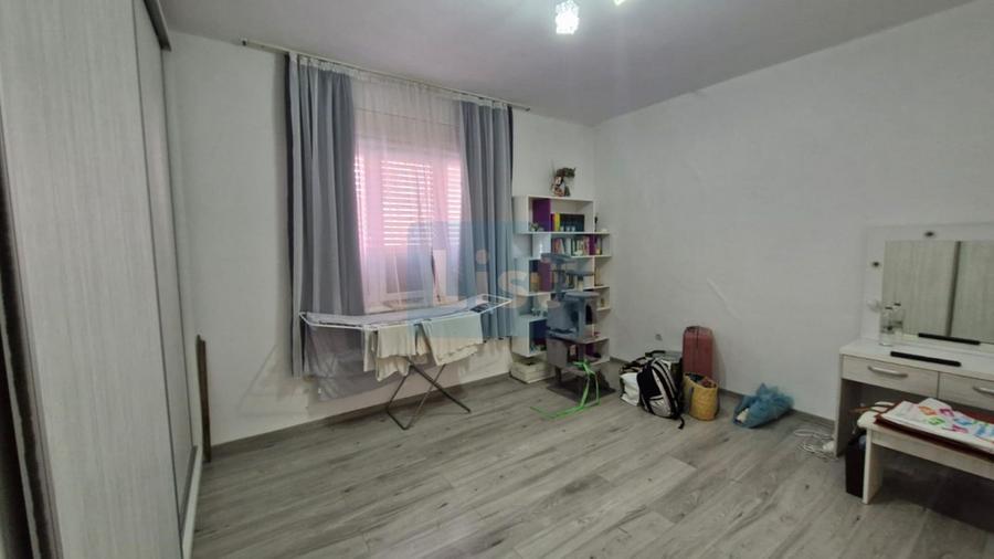 Casa Rogerius singur in curte, amenajata in doua apartamente