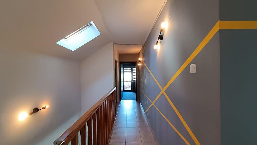 Spatiu de birou la casa cu curte si parcari