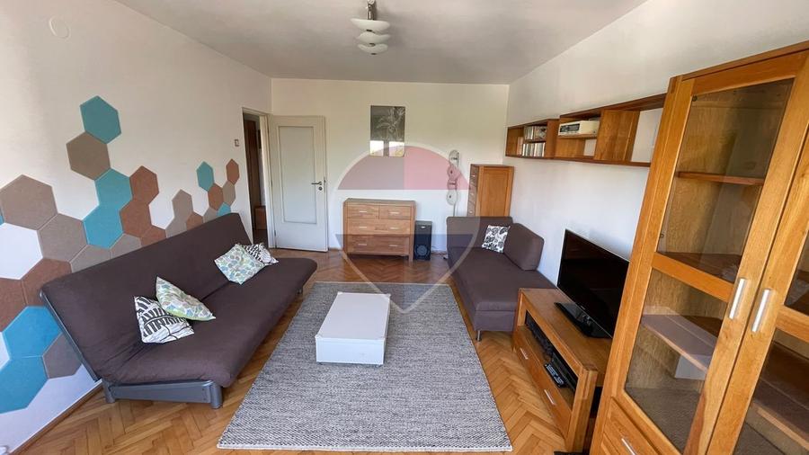 Apartament cu 3 camere de închiriat – zona Piața Spitalului