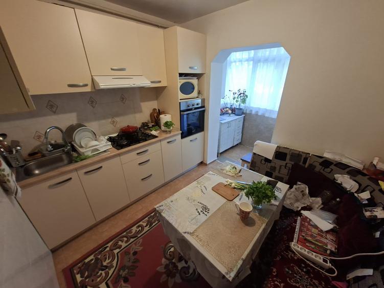 Apartament cu 3 camere decomandat, zona Frumoasa