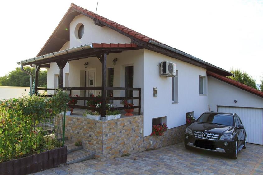 CASA INDIVIDUALA 6 CAMERE, 220 MP, CU PISCINA, CIUGUD