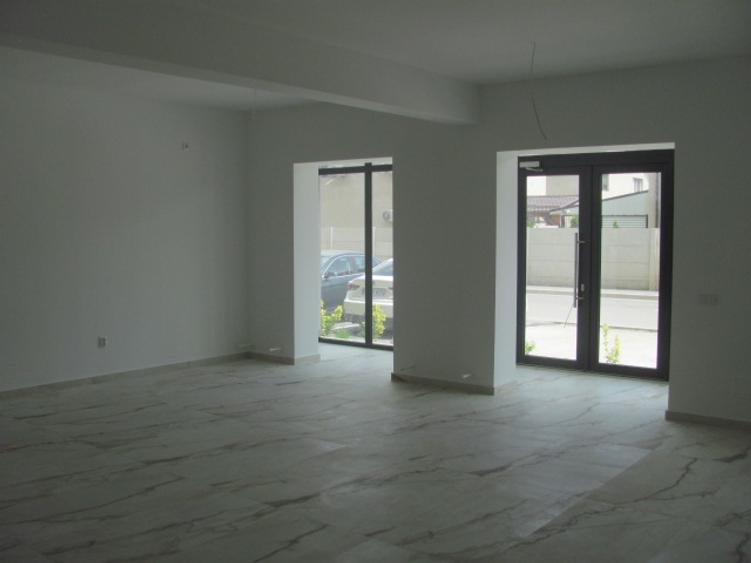 Spatiu Comercial, Stradal, Parter
