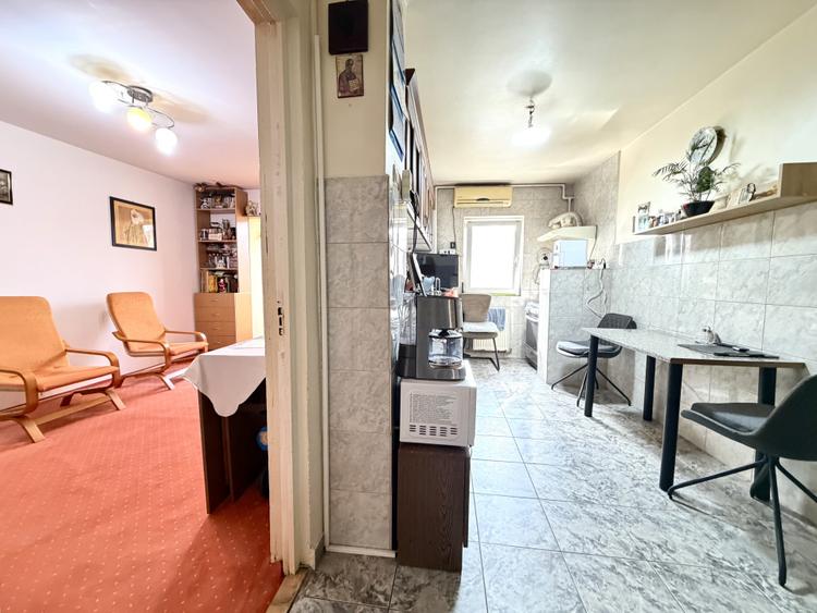 Apartament cu 3 camere, 55 mp, etaj 1 - zona Lipovei