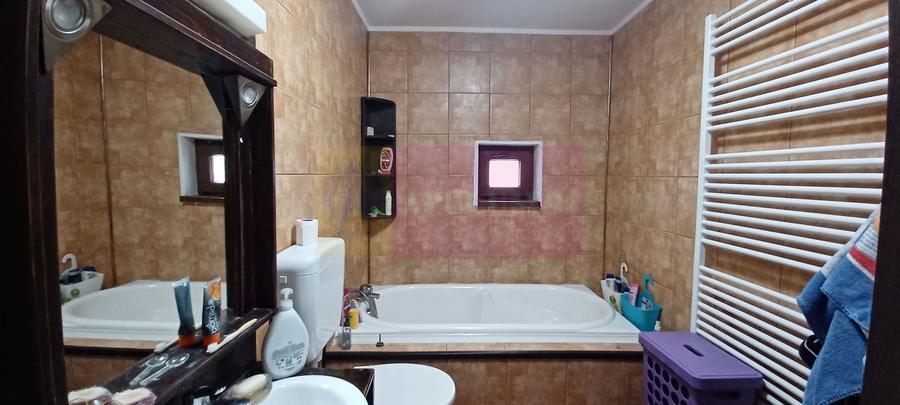 Săbăreni, casă 2011, P+M 4 camere + dependințe, curte 500 mp