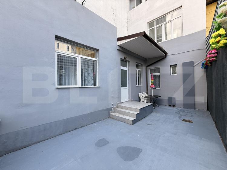 Apartament 3 camere cu 3 băi, bloc nou, terasă, zona Rocadă, Brazdă
