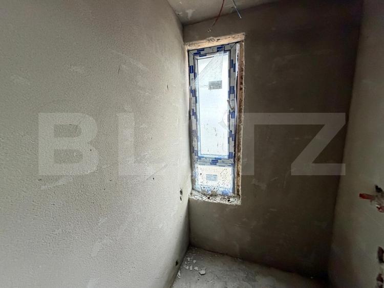 Apartament 4 camere, semifinisat cu garaj si boxa, zona Bradet