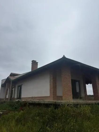 Casa 10 camere Nefinalizata 600 m Utili 2500 m Teren Padure 400 m