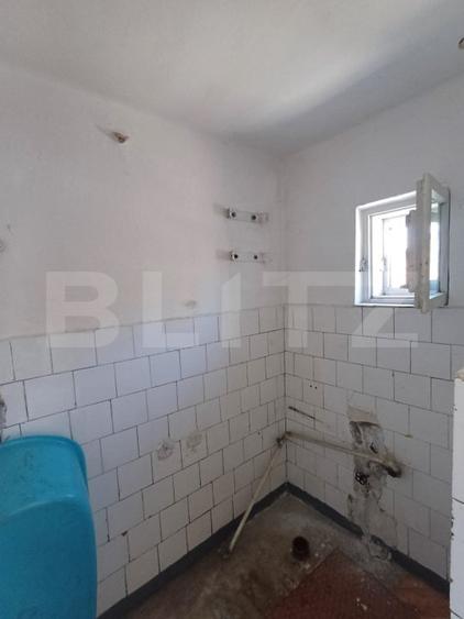 Casa de vanzare, cu 3 camere, 85 mp, 151 mp teren, zona centrala Turda