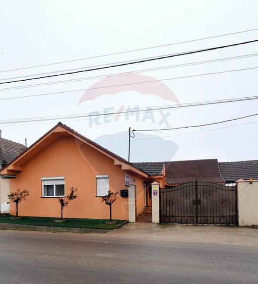 Casă cu 3 camere de vânzare in Hidiselu de Sus