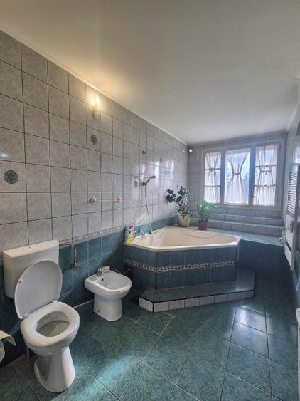 De vânzare apartament spatios, ultracentral, mobilat - 3 camere, Suceava