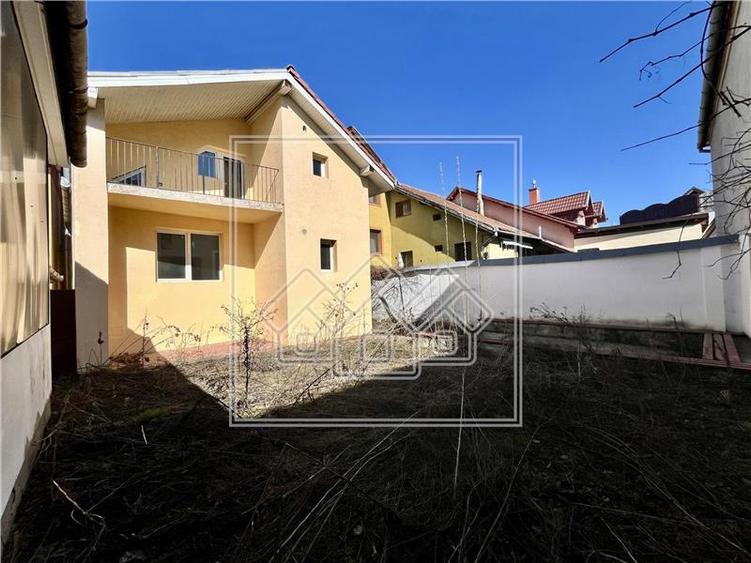 Casa de inchiriat - spatiu birouri/comercial - 6 camere - 200 mpu