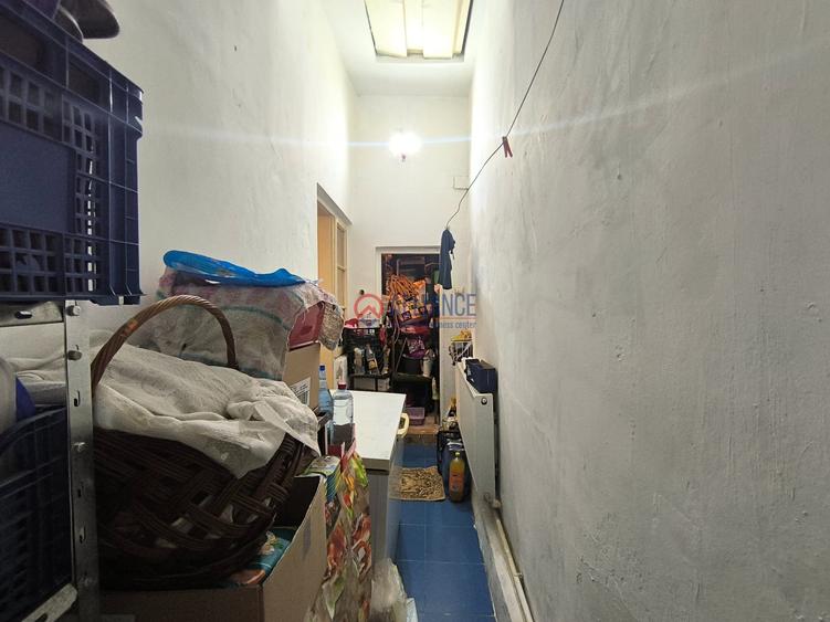 CENTRU - Casa solida cu etaj ,la pret de apartament !