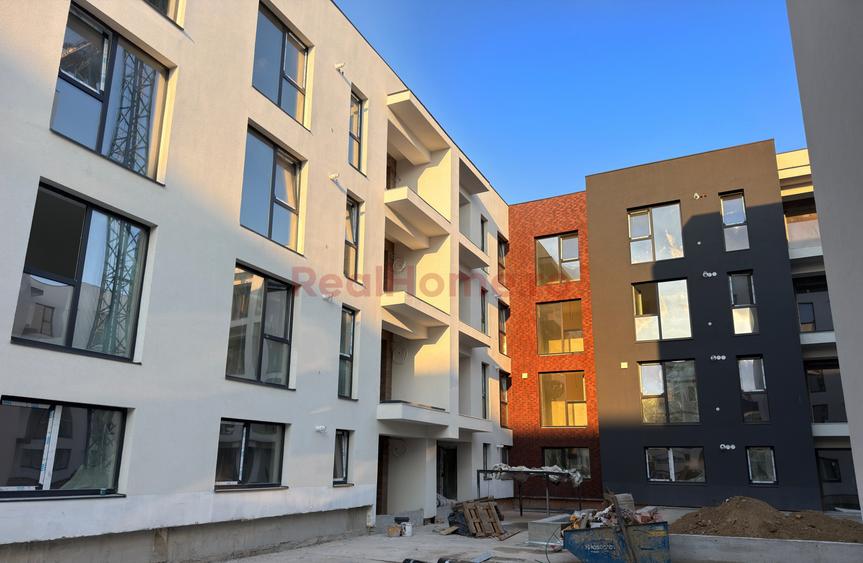 Ap 2 camere open/ view liber / panouri/ SUD /12min metrou 1Dec