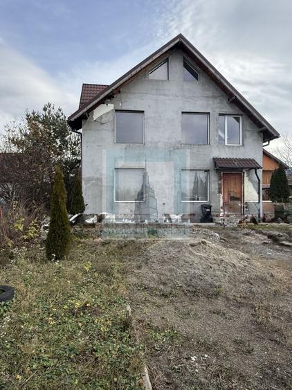 Casa/Villa , 5 camere, singur în curte, 960 mp teren- zona Tarlungeni