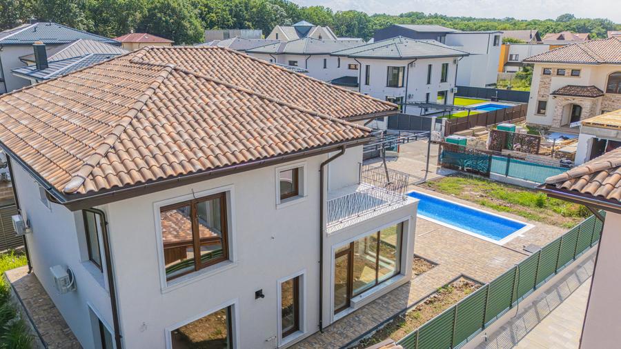 Vila moderna cu vedere la lac, ambient intim si elegant, piscina, carport