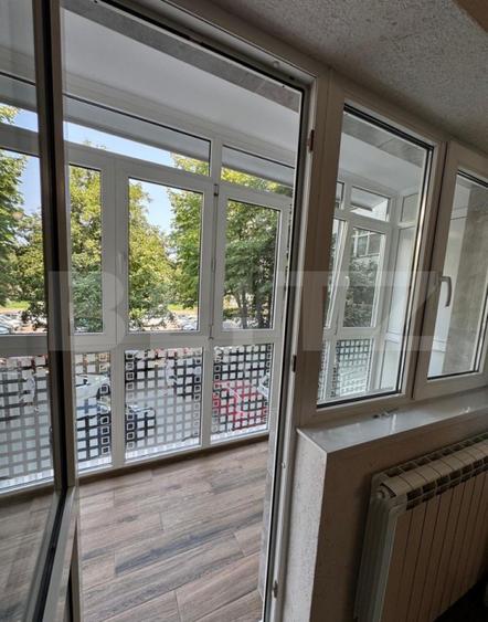 Apartament de inchiriat, cu 3 camere, zona centru