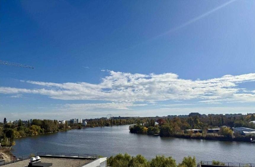 Penthouse spectaculos, lake view