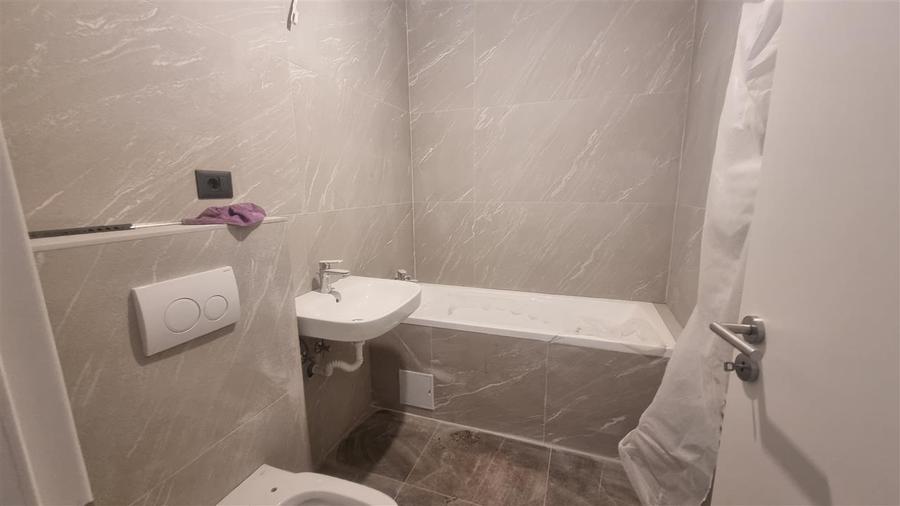 Penthouse de 2.5 camere zona Tractorul