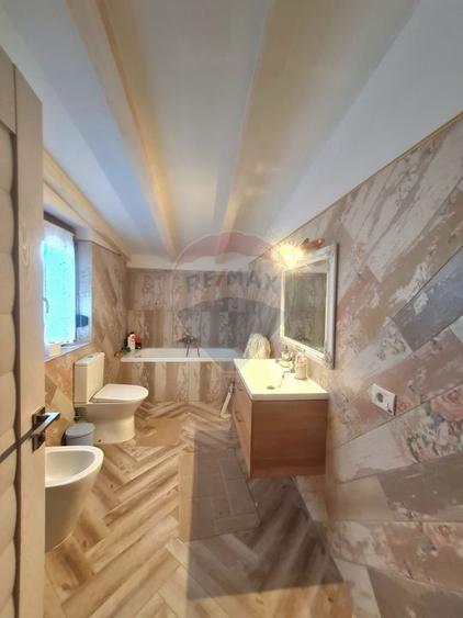 Casa moderna P+M cu 4 camere de vânzare