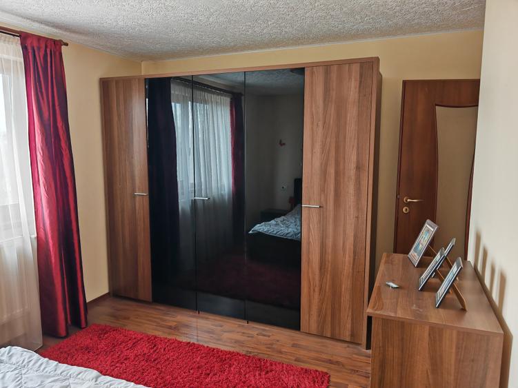 Apartament 5 camere pe 2 niveluri, in casa zona Florilor