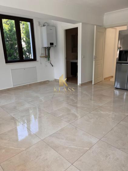 Vila individuala 4 camere, teren 1000 mp, 4 cam, 5 bai, curte, parcari, Pipera
