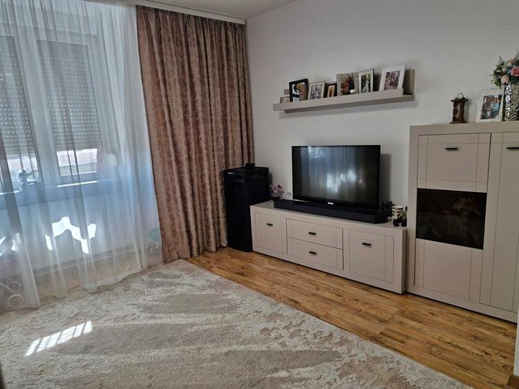 Apartament 2 camere, decomandat, George Enescu