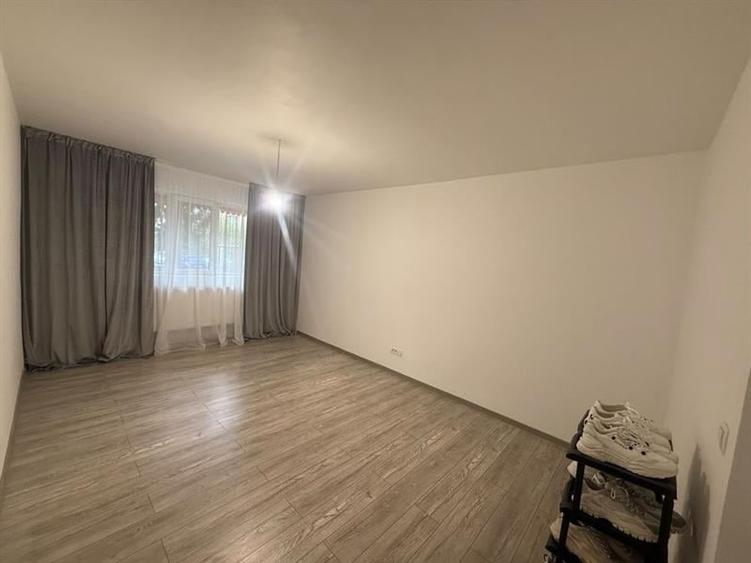 Proprietar-vând apartament cu 3 camere, 70 mp, Craiovita Noua
