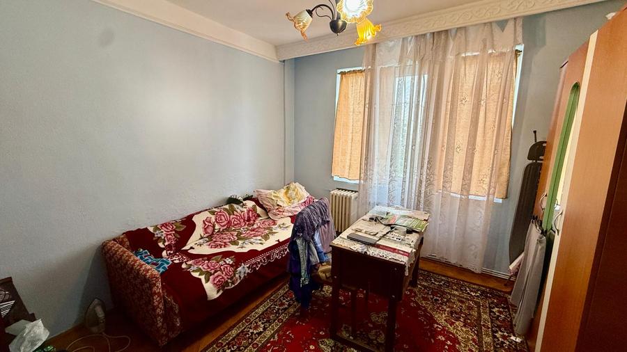 Apartament cu 3 camere decomandat in Alexandru cel Bun