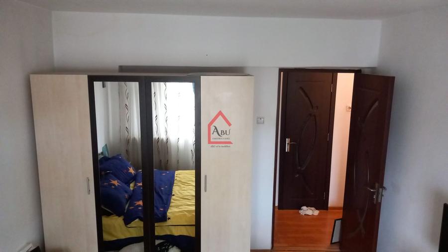Apartament cu 3 camere, Decomandat, Zona Pacurari
