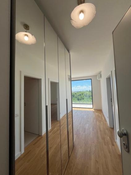 Proprietar, vind apartament elegant, vedere deosebit de frumoasa