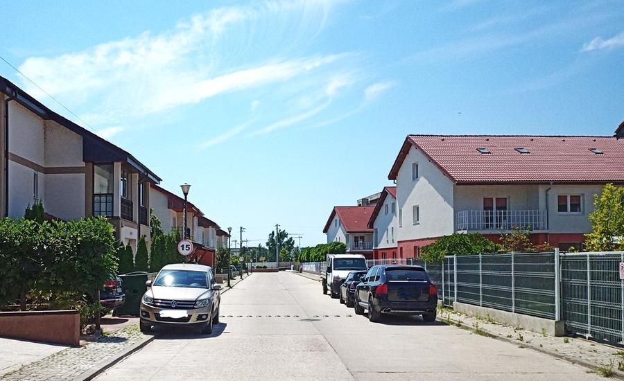 Casa de vanzare American Village, 5 camere, renovata, parcari, statie EV