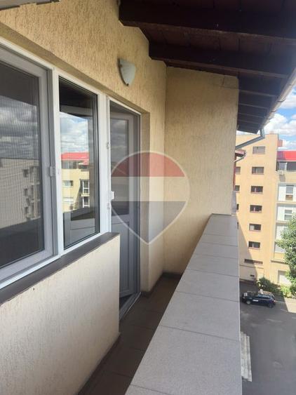 Apartament cu 3 camere de vânzare în zona Soarelui