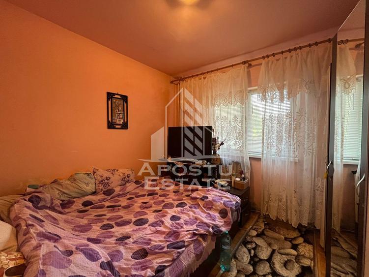 Apartament cu 3 camere, 2 bai, decomandat, parter inalt,zona Girocului