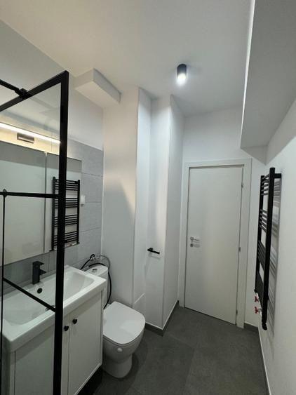Apartament 2 camere decomandat, renovat complet, parcare, fără risc seismic