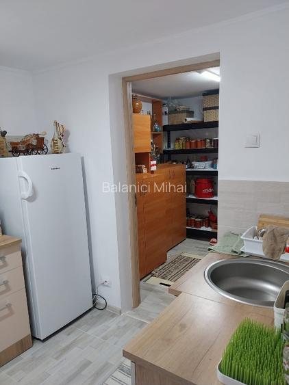 Casă de vânzare + terenul aferent  - 7