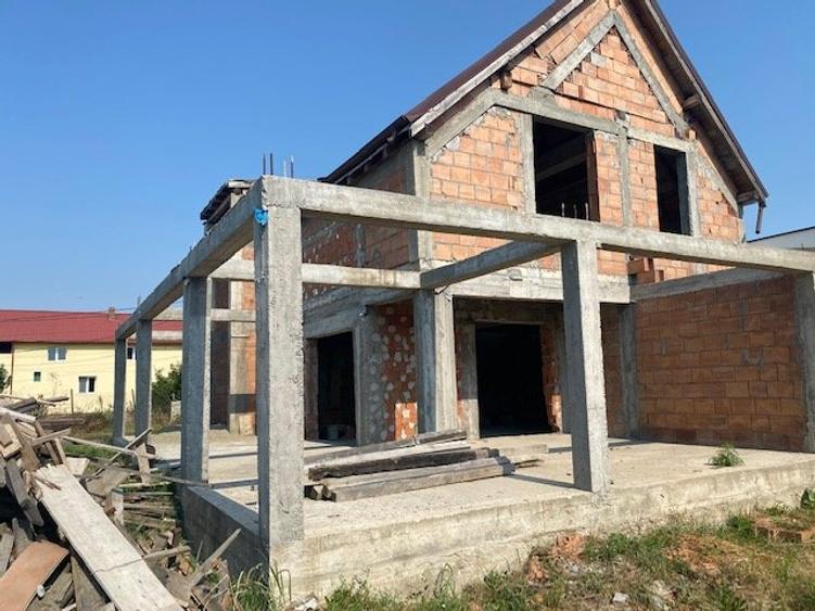 Vila noua 5 camere p+m caramida, central mosnita